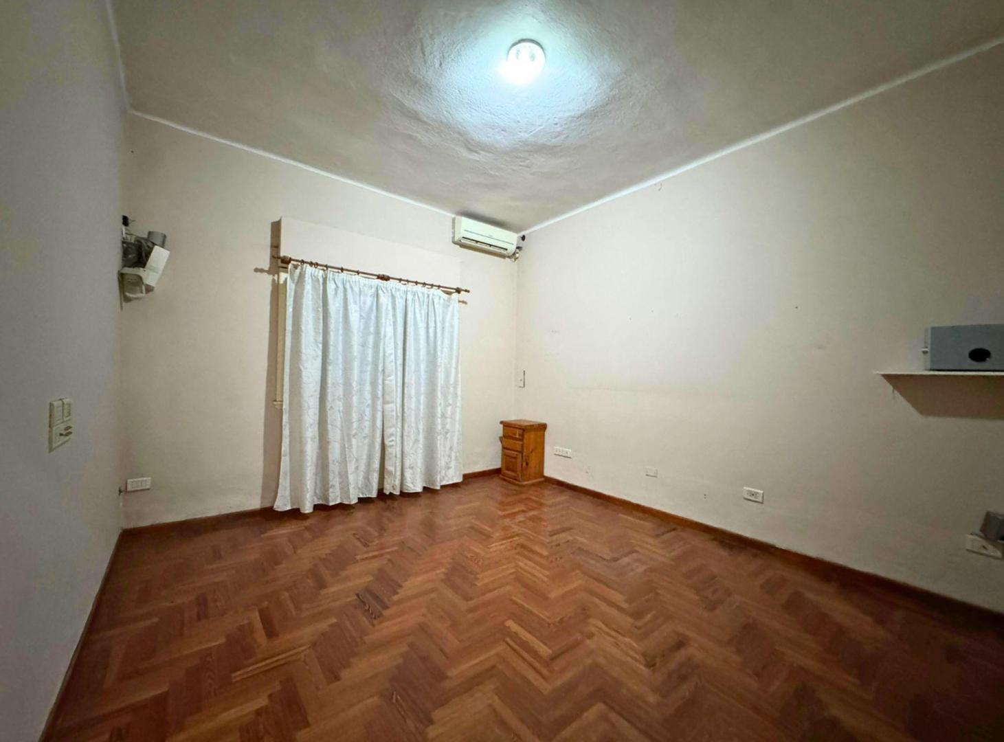 Foto de CASA EN VENTA 4 AMBIENTES EN LONGCHAMPS, imagen 3