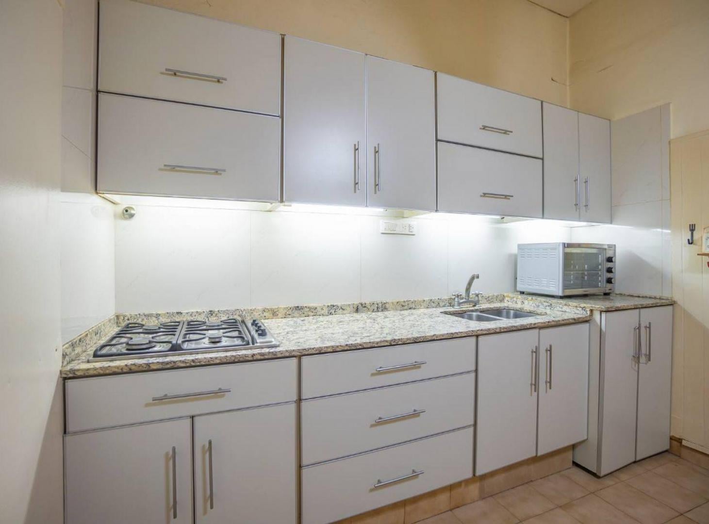 Foto de CASA EN VENTA BANFIELD, 4 DORMITORIOS, PLAYROOM, imagen 3