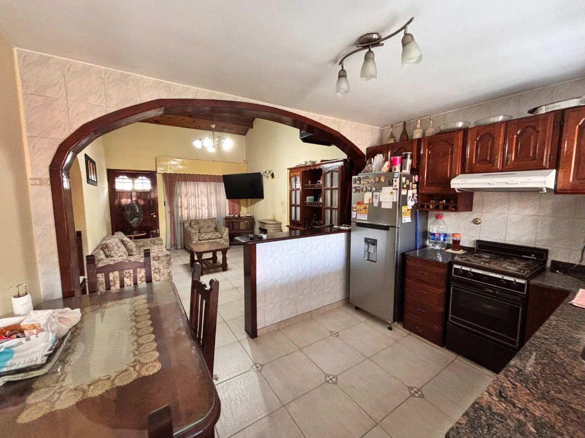 Foto de CASA EN VENTA MONTE GRANDE EXCELENTE ESTADO, imagen 1