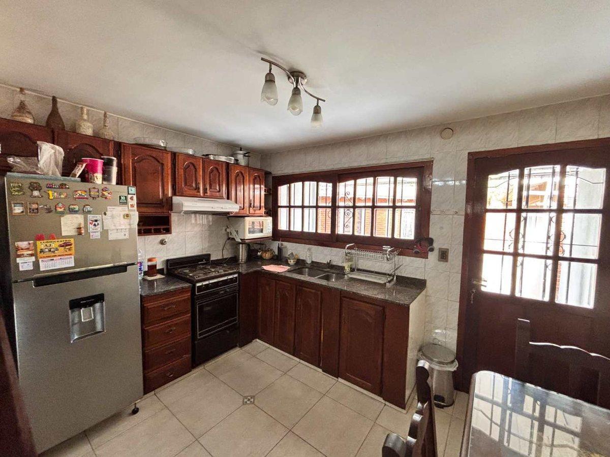 Foto de CASA EN VENTA MONTE GRANDE EXCELENTE ESTADO, imagen 2