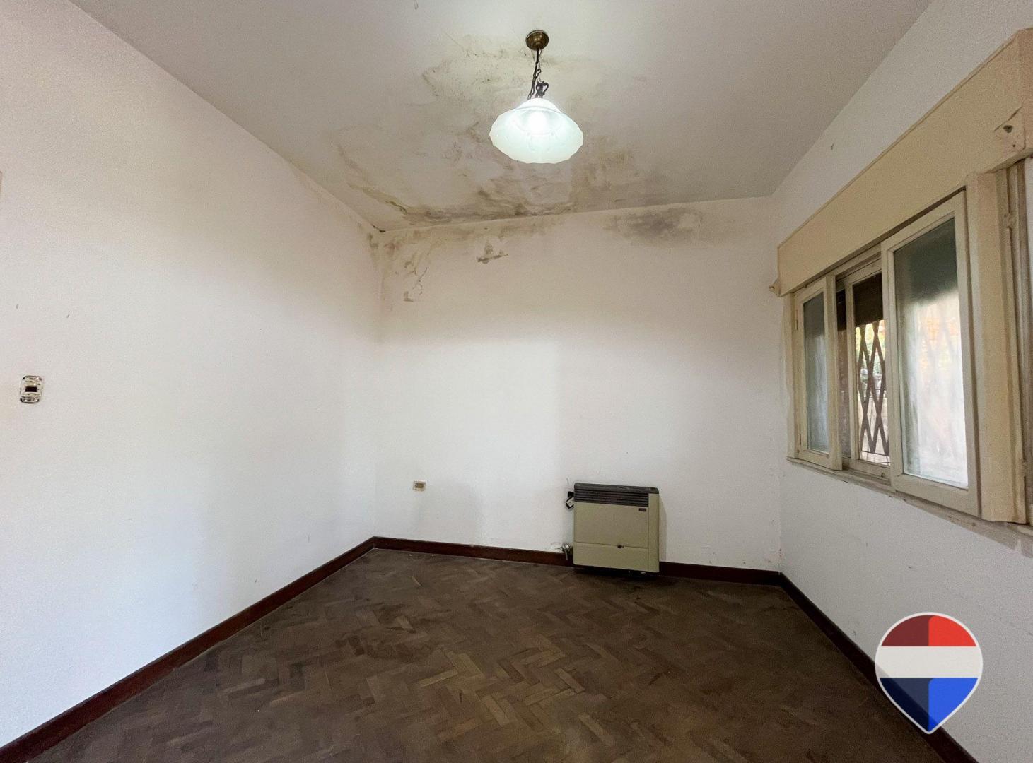 Foto de Casa 4 Amb. en Venta en Luis Guillón APTO CREDITO, imagen 2