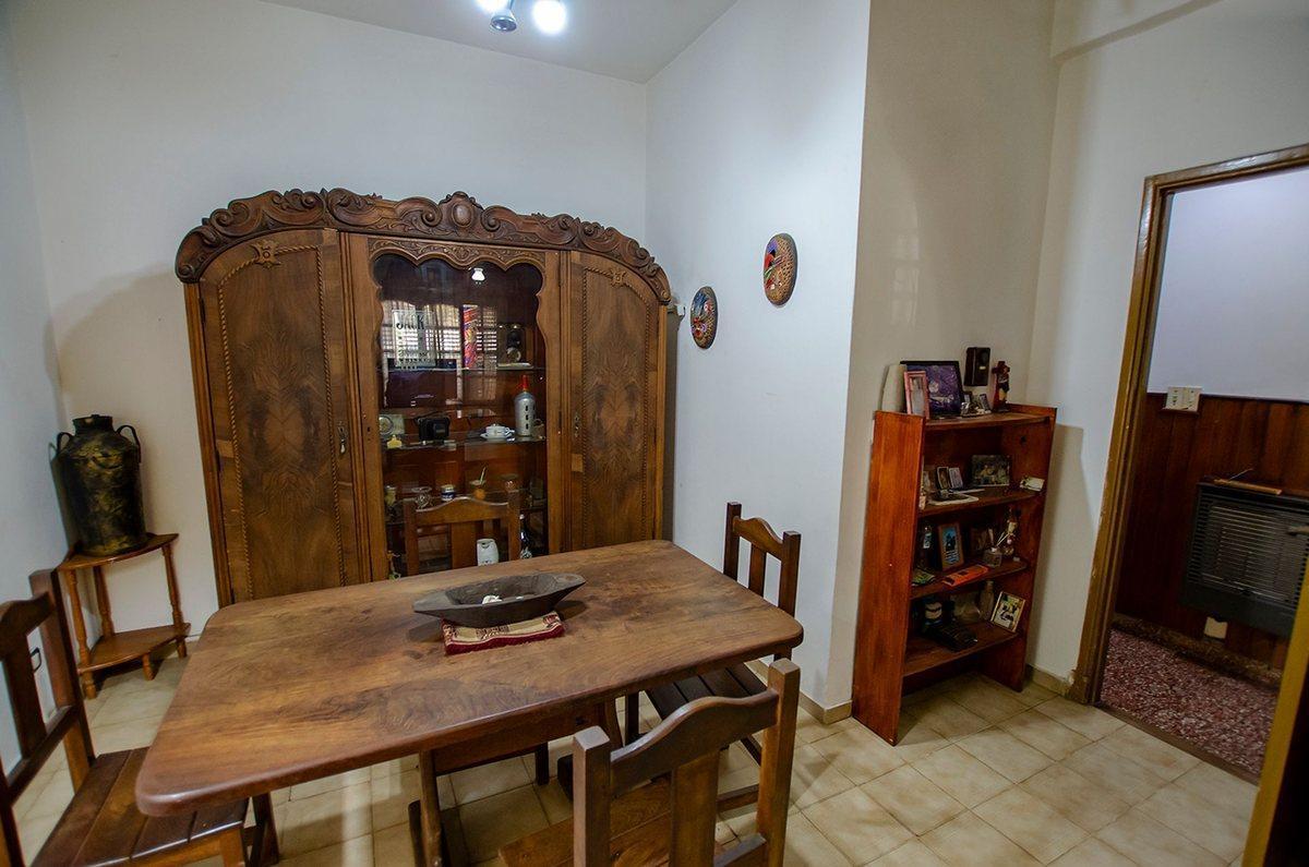 Foto de CASA EN VENTA BURZACO CON QUINCHO Y PILETA, imagen 4