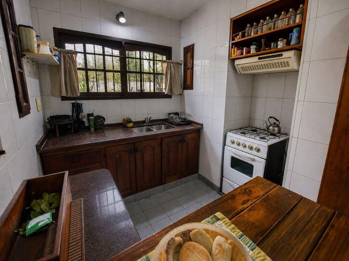Foto de CASA EN VENTA BURZACO CON QUINCHO Y PILETA, imagen 1