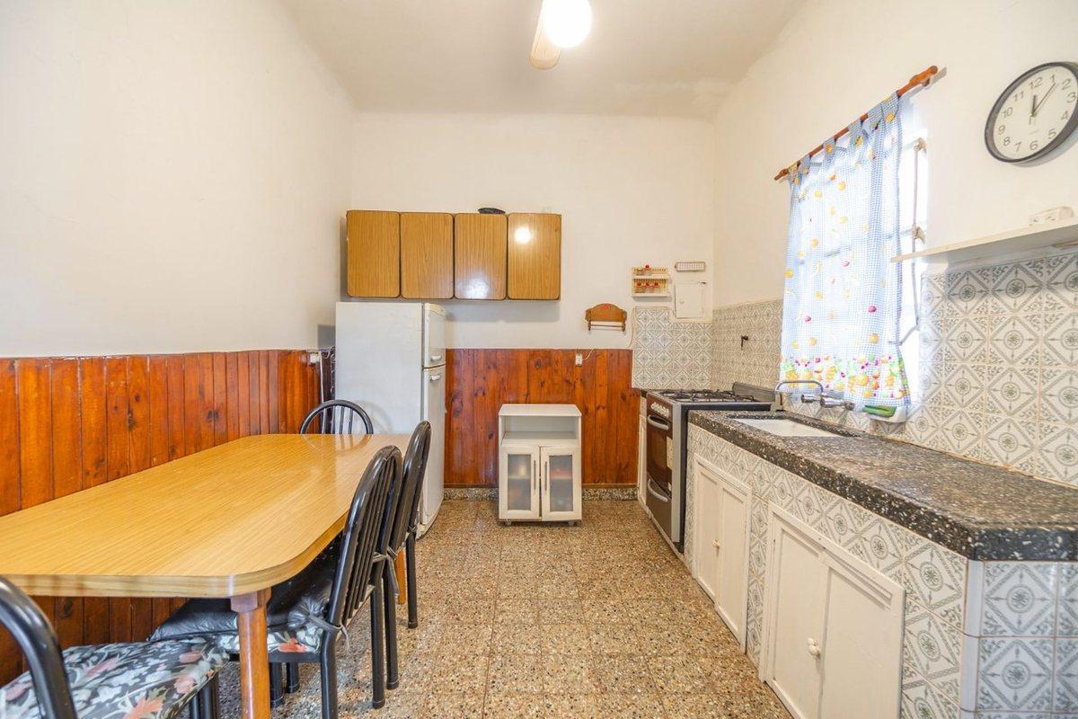 Foto de CASA CON AMPLIO LOTE VENTA, BURZACO. ZONA COLEGIOS, imagen 1