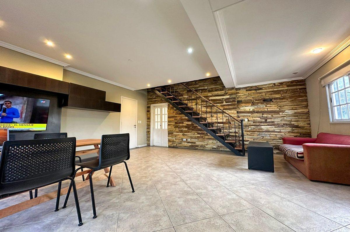 Foto de CASA EN VENTA TEMPERLEY CON QUINCHO Y DOBLE GARAGE, imagen 4
