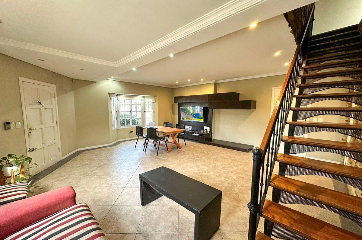 Foto de CASA EN VENTA TEMPERLEY CON QUINCHO Y DOBLE GARAGE, imagen 1
