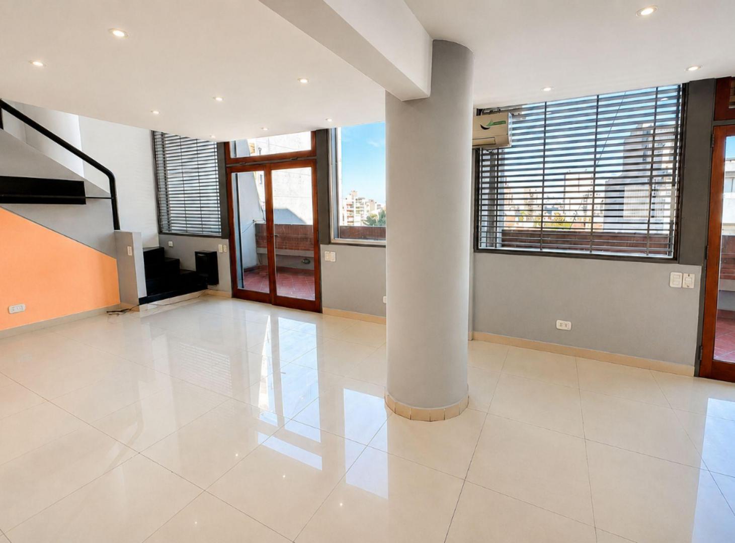 Foto de DEPARTAMENTO EN VENTA LANUS 4 AMB EN DOS PLANTAS, imagen 3
