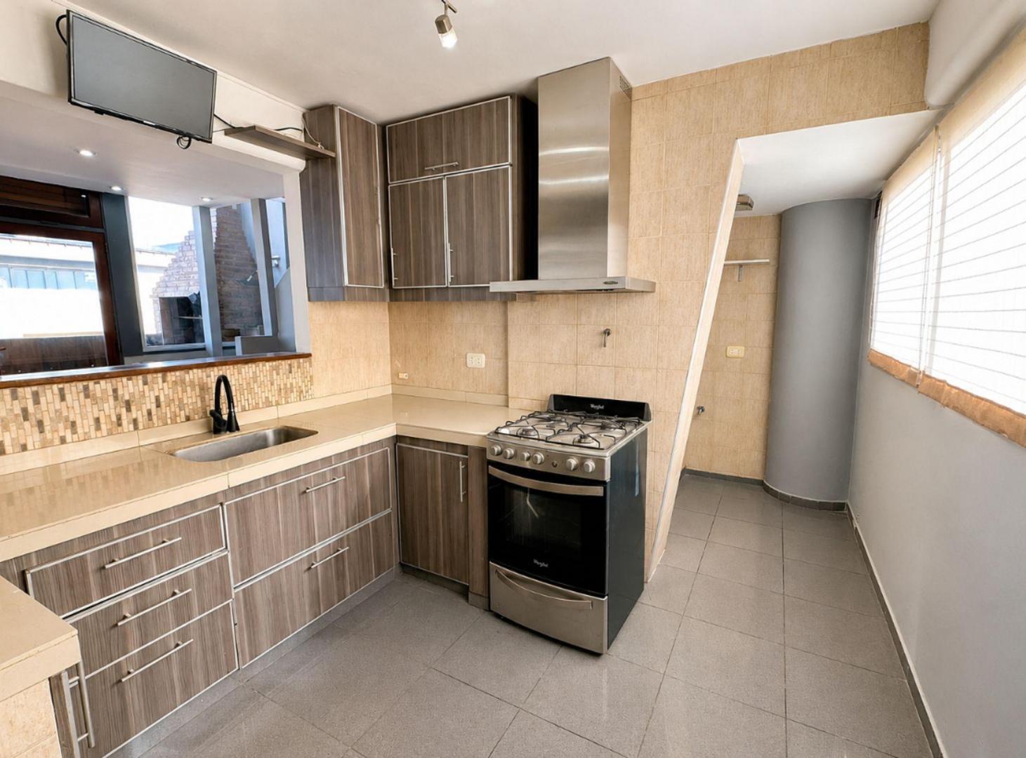 Foto de DEPARTAMENTO EN VENTA LANUS 4 AMB EN DOS PLANTAS, imagen 1