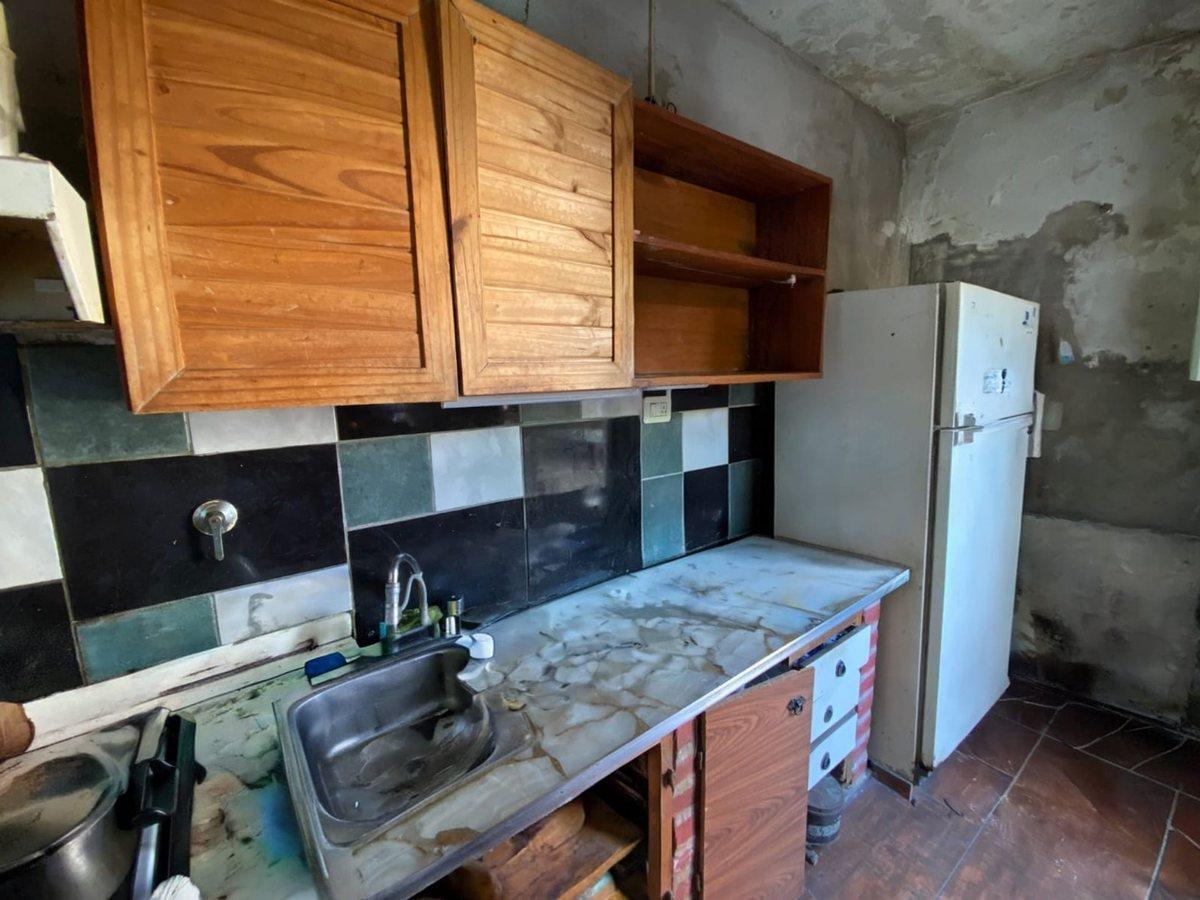 Foto de VENTA DE 2 DE DOS CASAS EN LANUS ENTRADA INDEPENDI, imagen 1