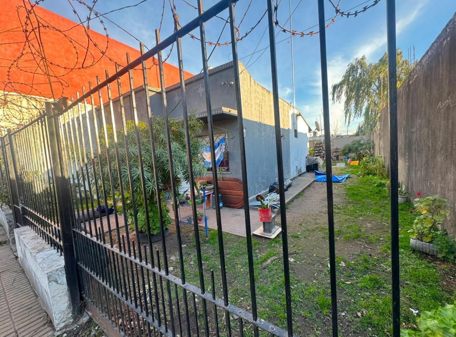 Foto de CASA EN VENTA LLAVALLOL 3 AMBIENTES A REFACCIONAR, imagen 3