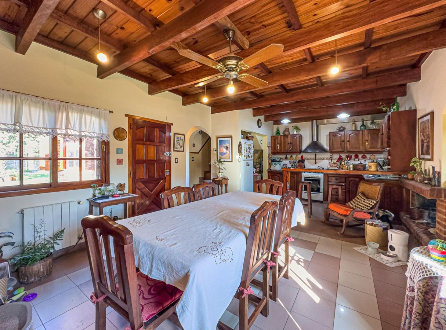Foto de CASA EN VENTA 5 AMBIENTES EN BURZACO APTA CREDITO, imagen 3