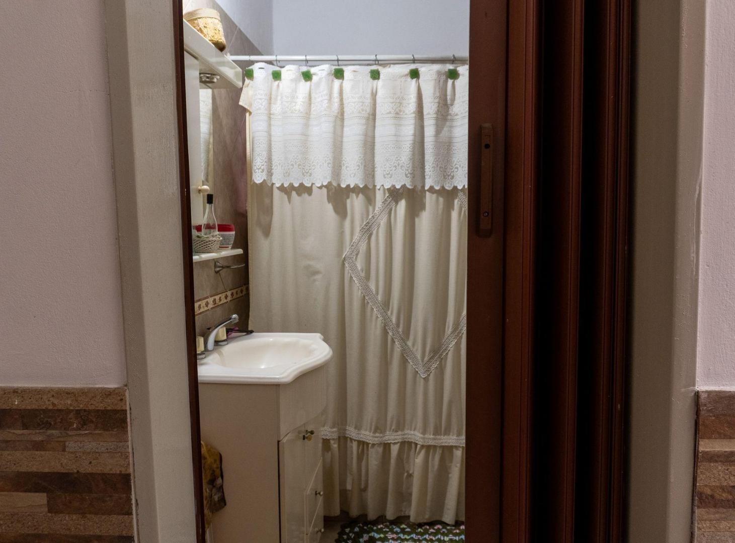 Foto de CASA EN VENTA 5 AMBIENTES EN GUERNICA, imagen 2