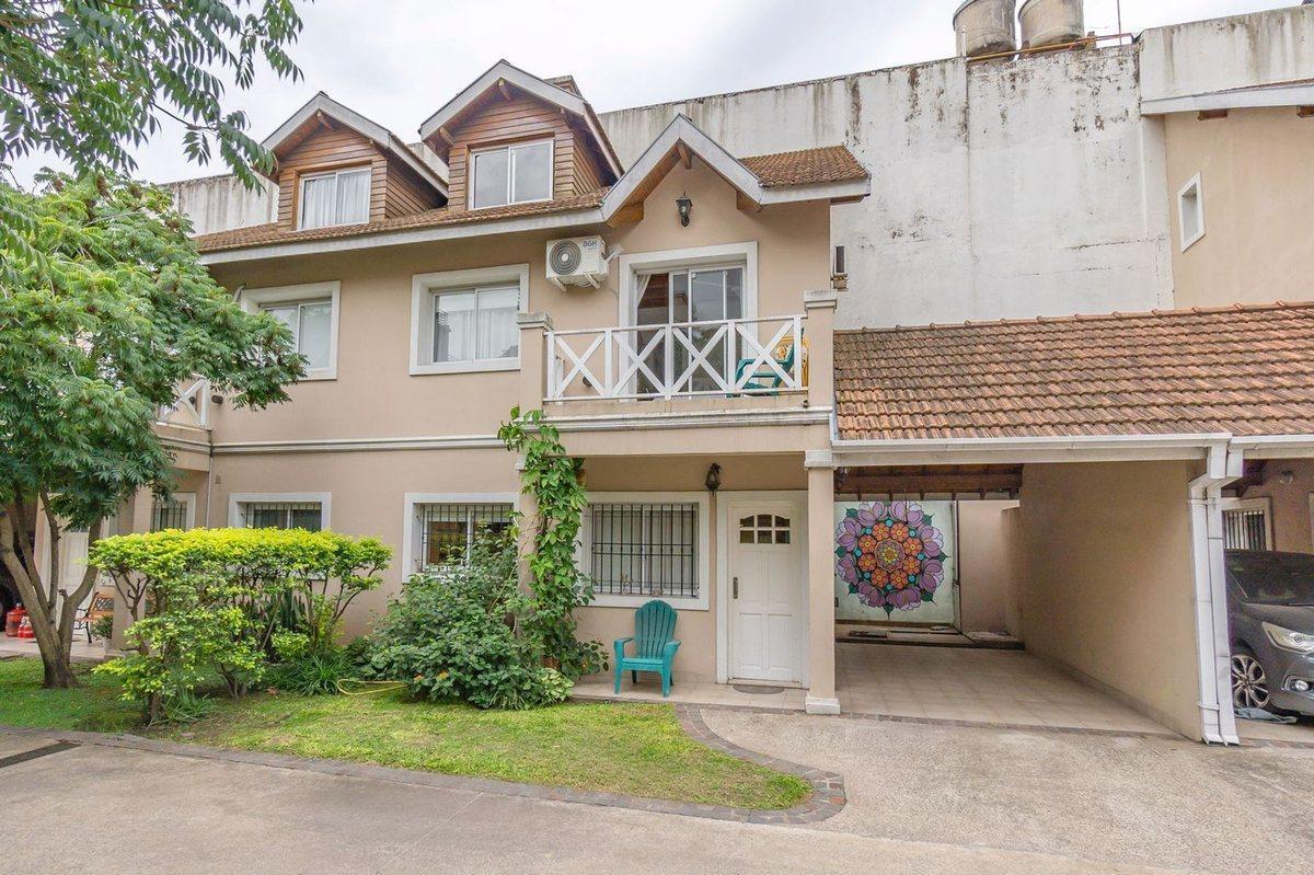 Foto de TRIPLEX EN VENTA EN ADROGUE CON COCHERA, imagen 1
