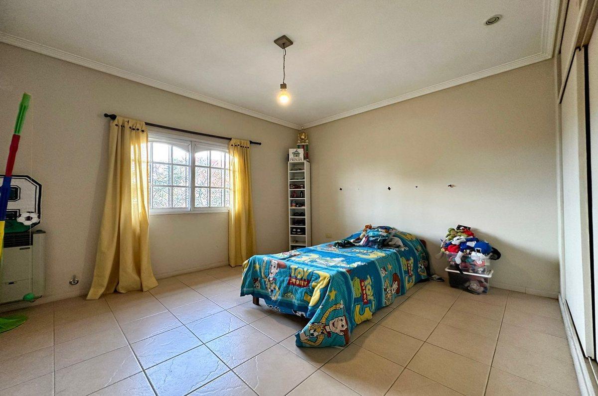 Foto de CASA EN VENTA TEMPERLEY CON QUINCHO Y DOBLE GARAGE, imagen 5