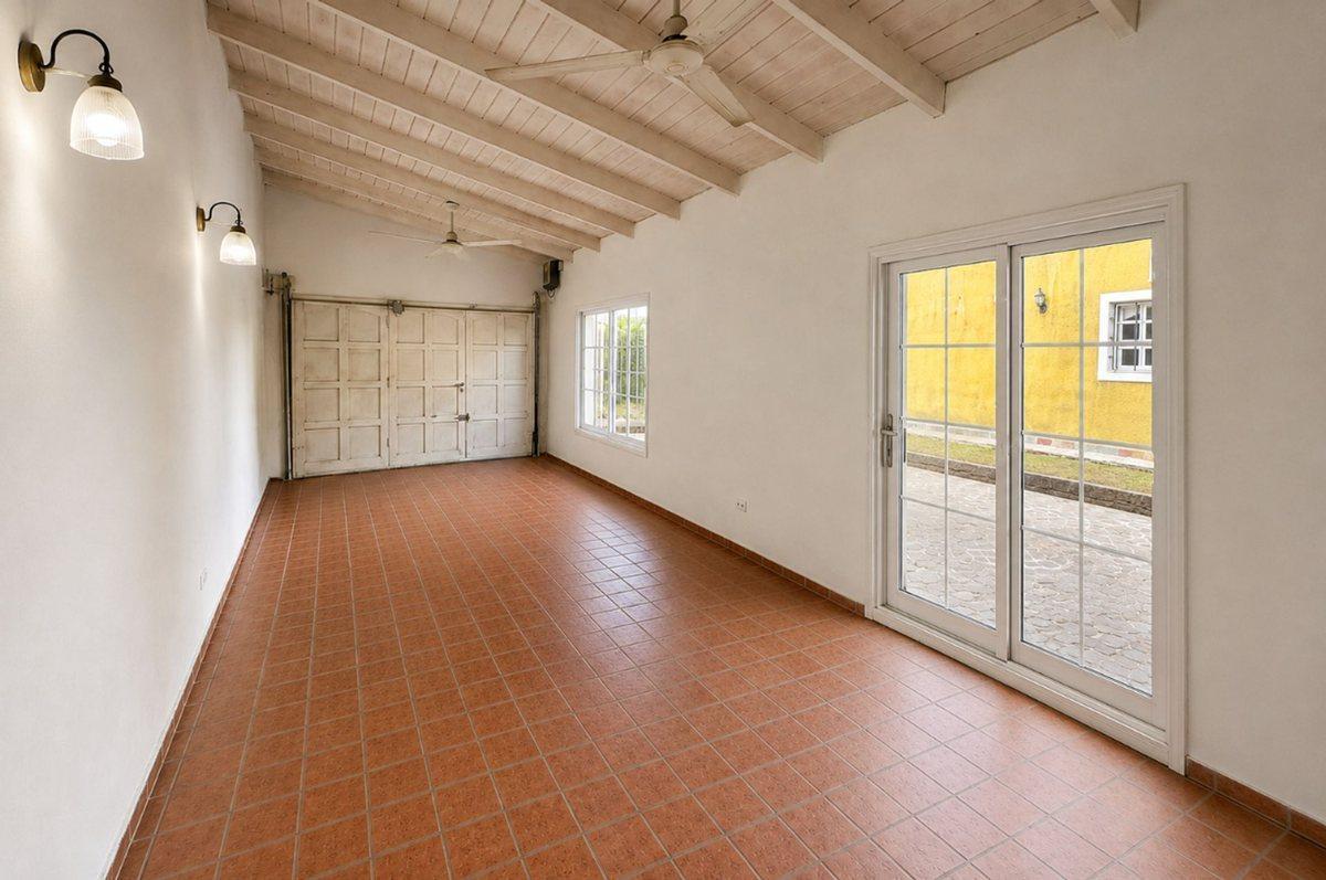 Foto de CASA EN VENTA TEMPERLEY CON QUINCHO Y DOBLE GARAGE, imagen 3