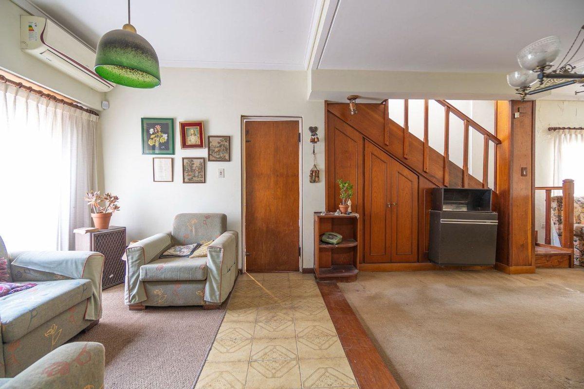Foto de CASA EN VENTA 5 AMBIENTES TEMPERLEY, imagen 3