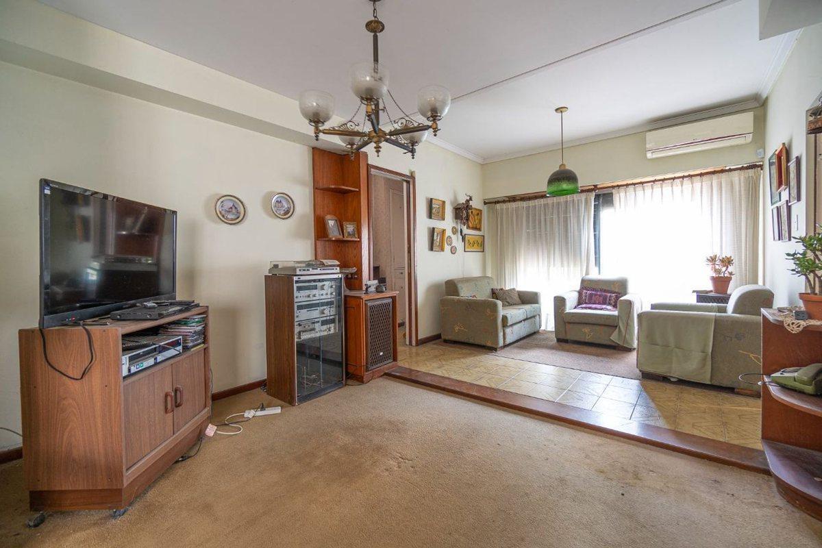 Foto de CASA EN VENTA 5 AMBIENTES TEMPERLEY, imagen 4