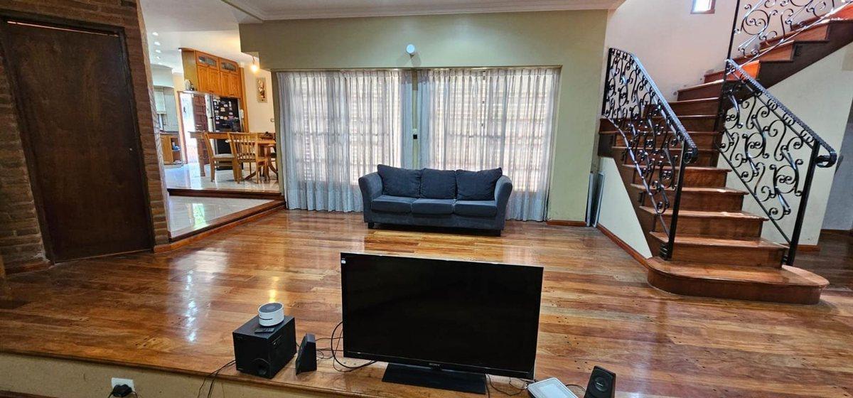 Foto de VENDE CASA C/EXCELENTE UBICACIÓN APTA CRÉDITO, imagen 3