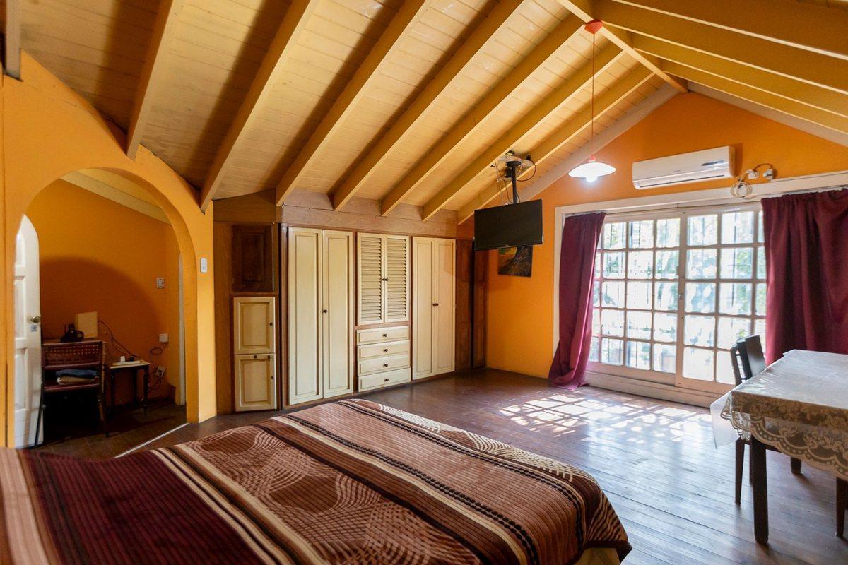 Foto de CASA EN VENTA MONTE GRANDE 4 AMB PARQUE Y PILETA, imagen 2