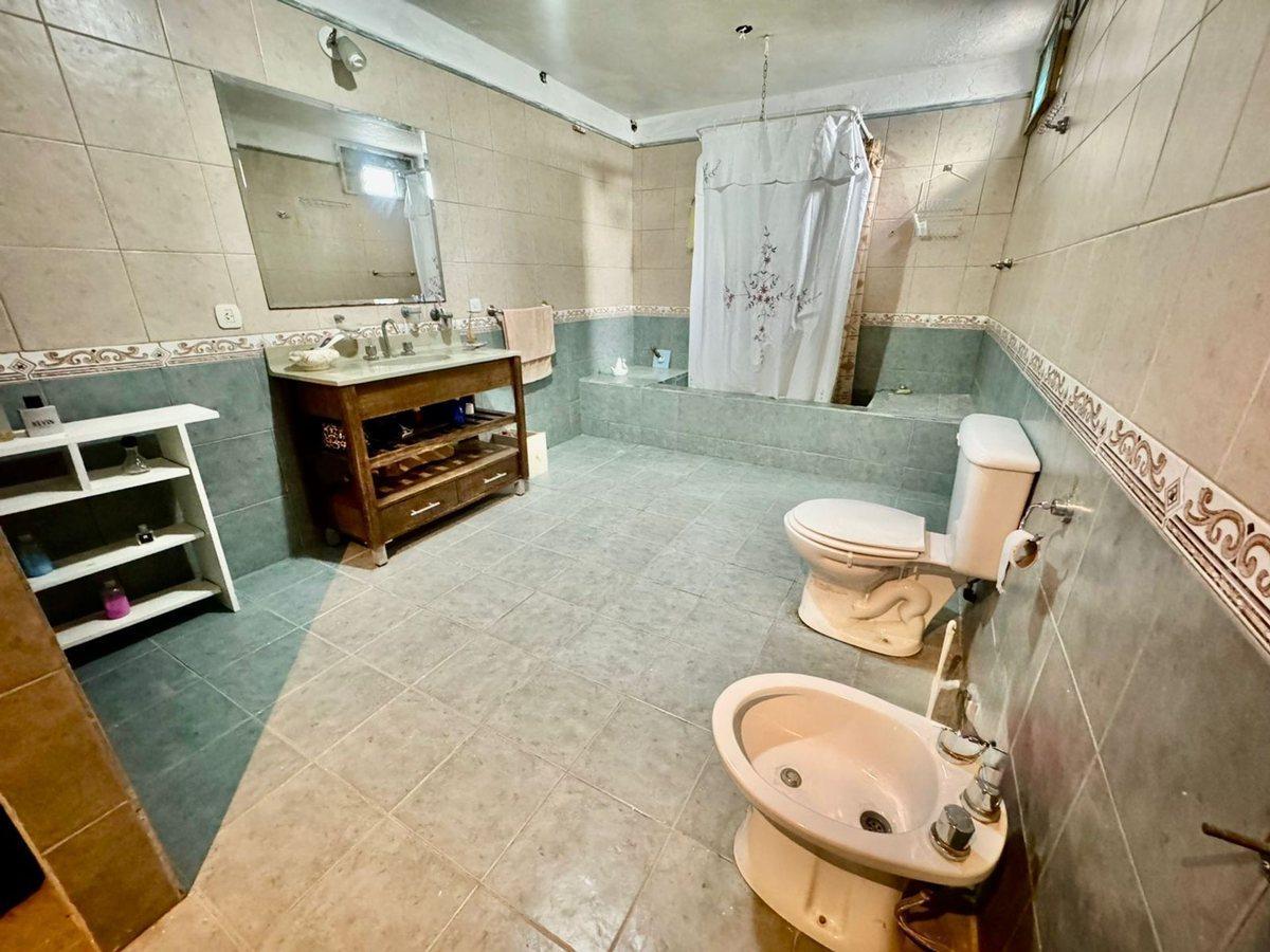Foto de CASA EN VENTA MONTE GRANDE 4 AMB PARQUE Y PILETA, imagen 4