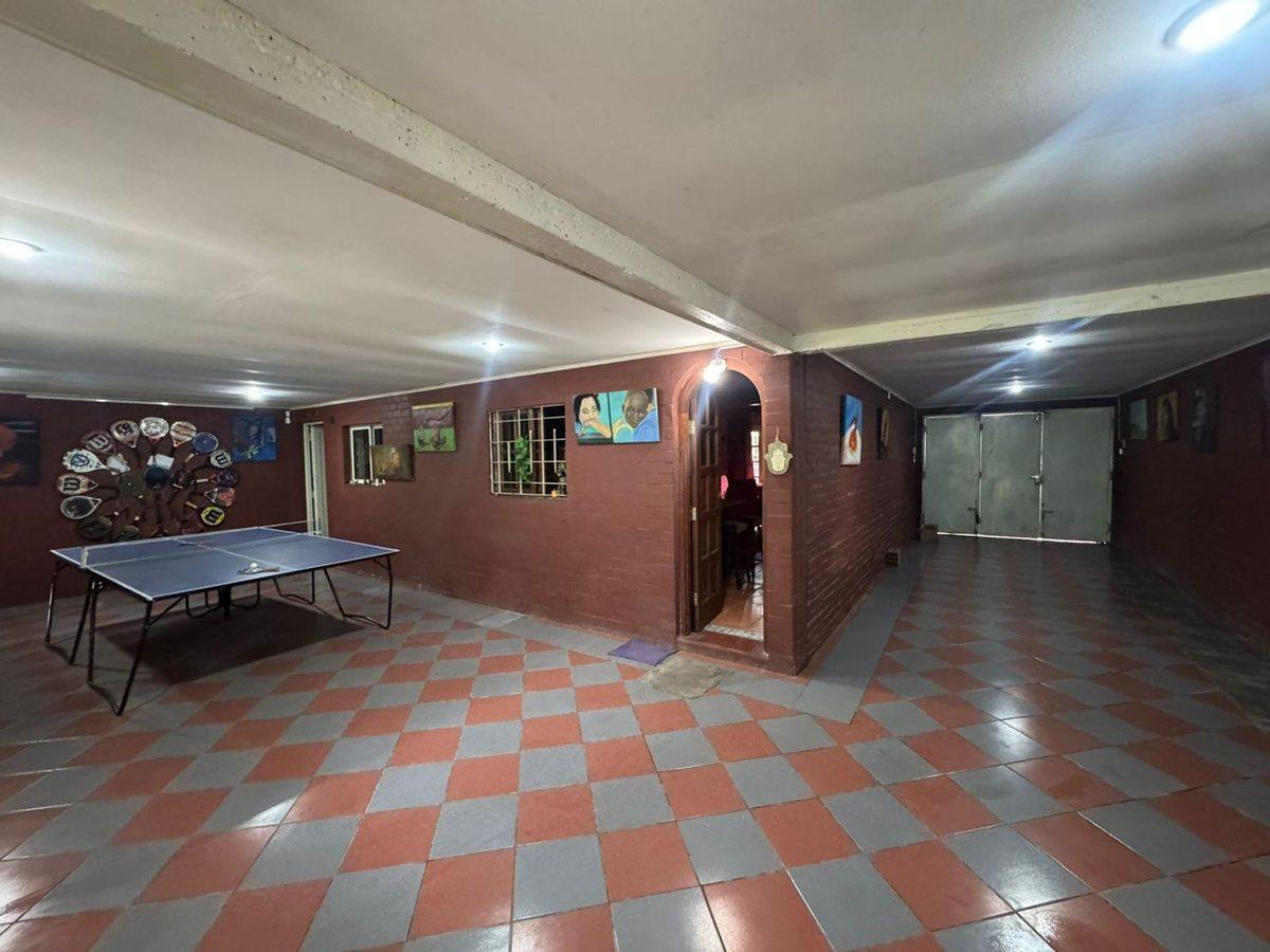 Foto de CASA EN VENTA MONTE GRANDE 4 AMB PARQUE Y PILETA, imagen 5