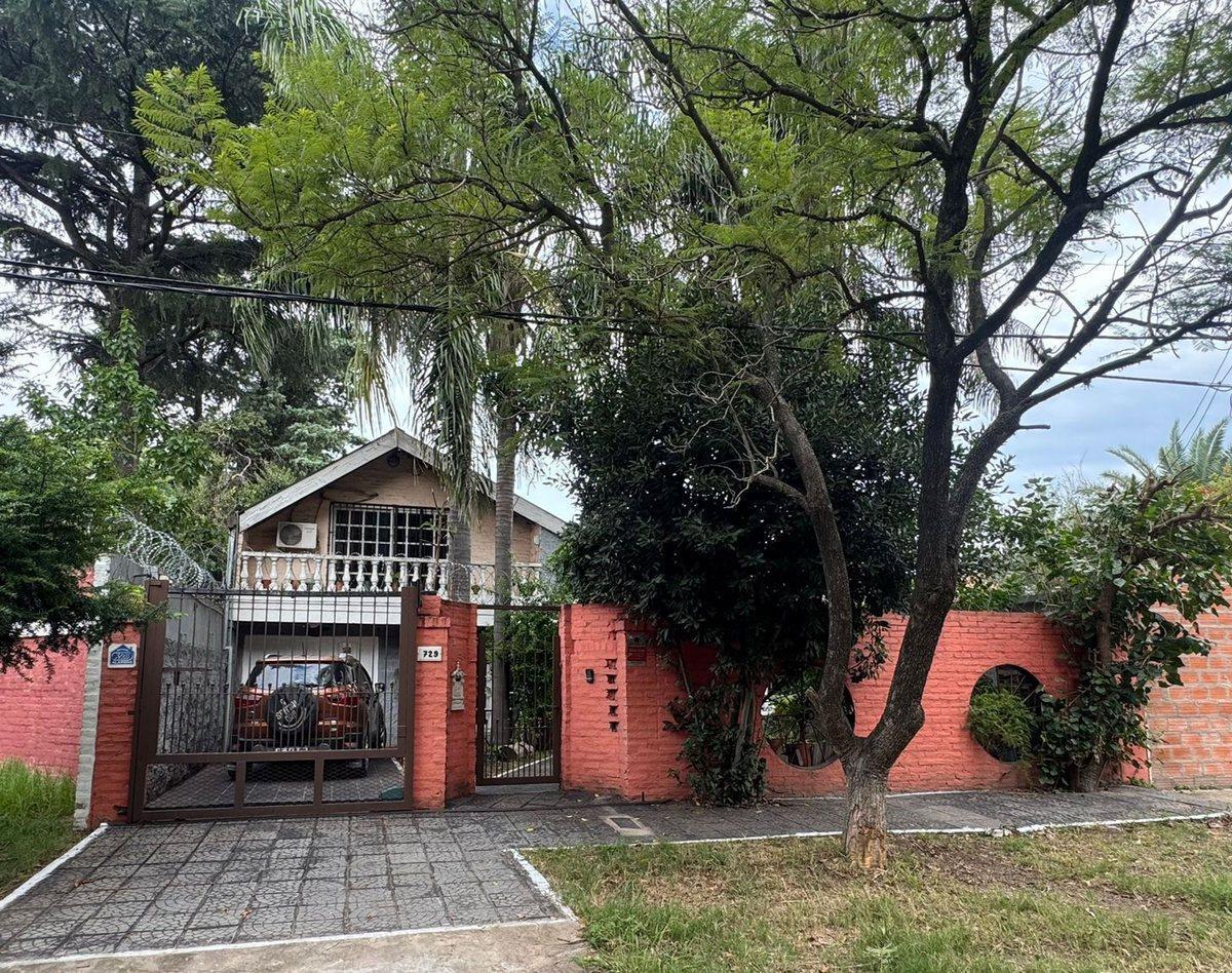 Foto de CASA EN VENTA MONTE GRANDE 4 AMB PARQUE Y PILETA, imagen 1