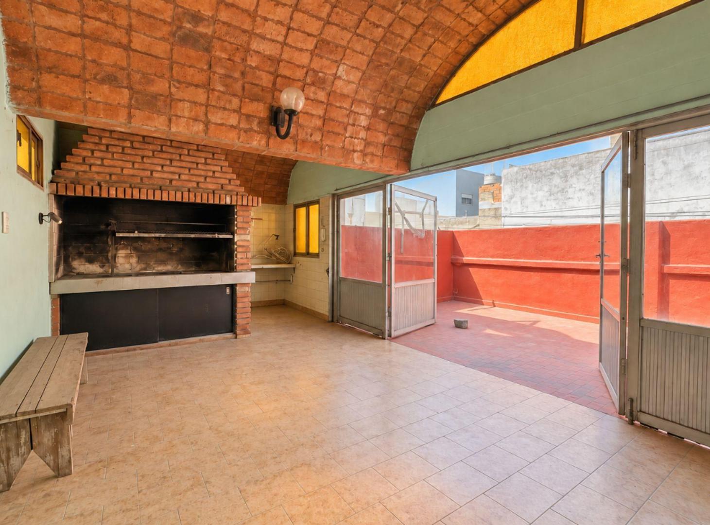 Foto de PH EN VENTA LANUS ESTE CON TERRAZA Y QUINCHO, imagen 1
