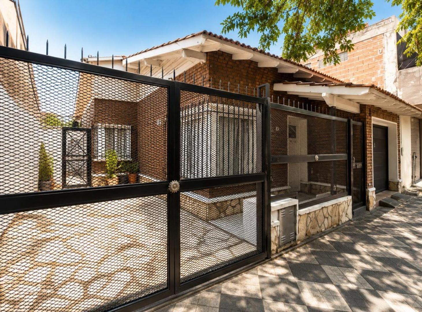Foto de CASA EN VENTA MONTE GRANDE SE PERMUTA O FINANCIA, imagen 1