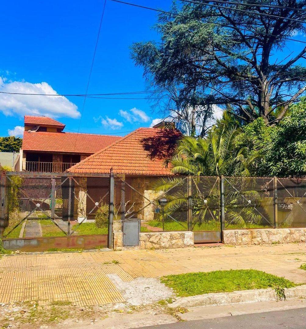 Foto de CASA EN VENTA PERMUTA Y/O FINANCIA EN MONTE GRANDE, imagen 1