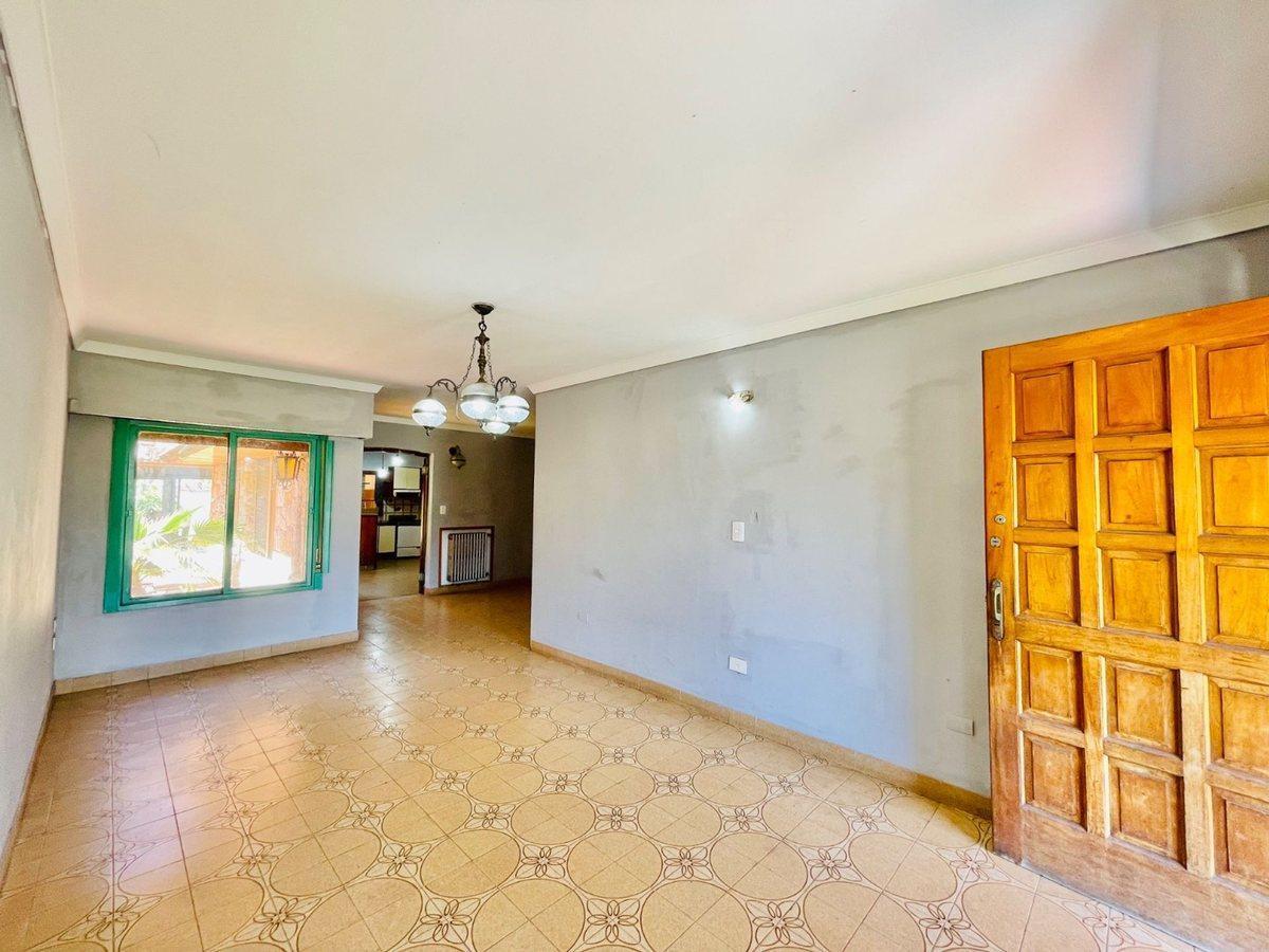Foto de CASA EN VENTA PERMUTA Y/O FINANCIA EN MONTE GRANDE, imagen 2