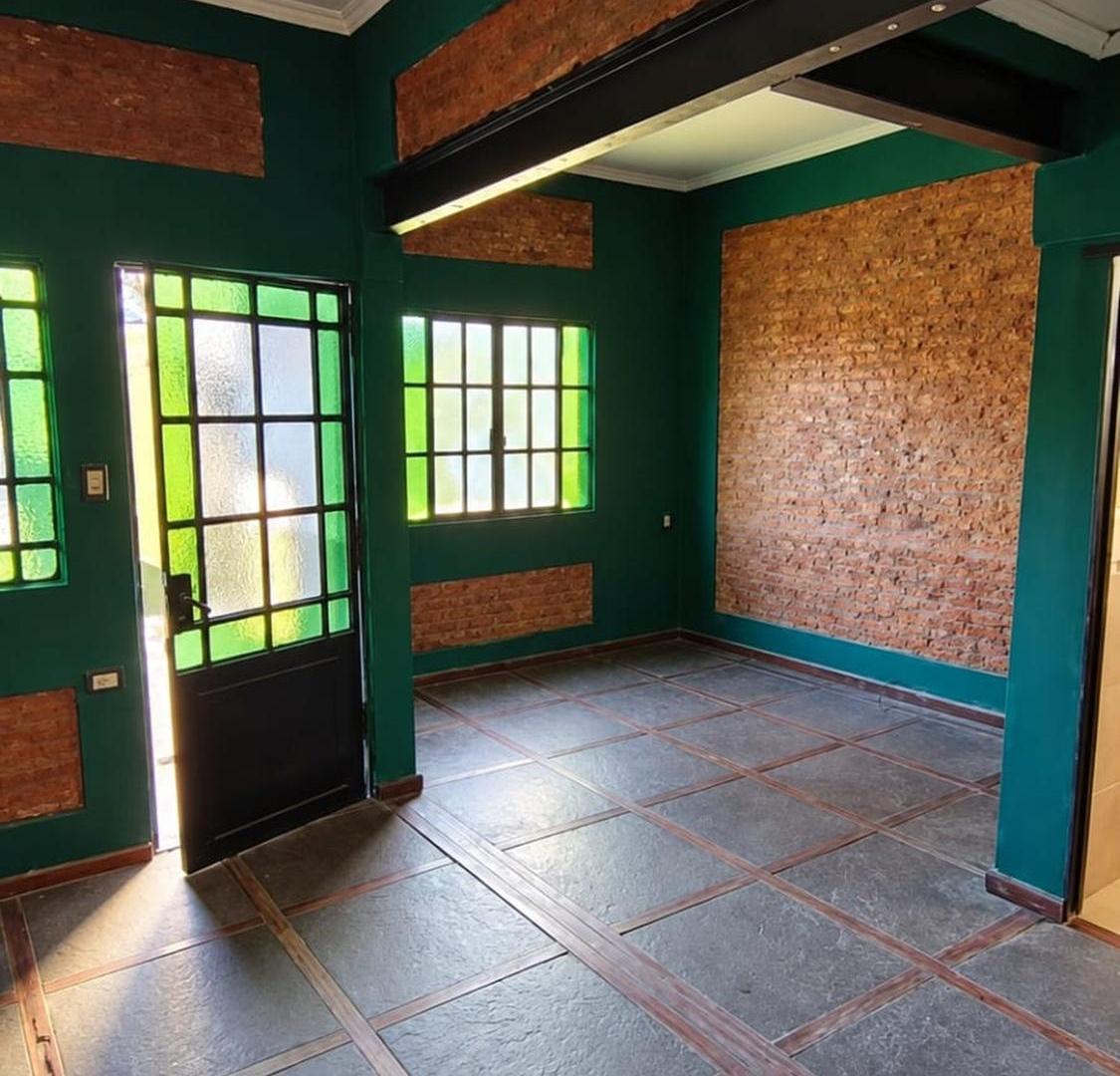 Foto de CASA EN VENTA LUIS GUILLON 2 AMB. APTA CREDITO, imagen 2