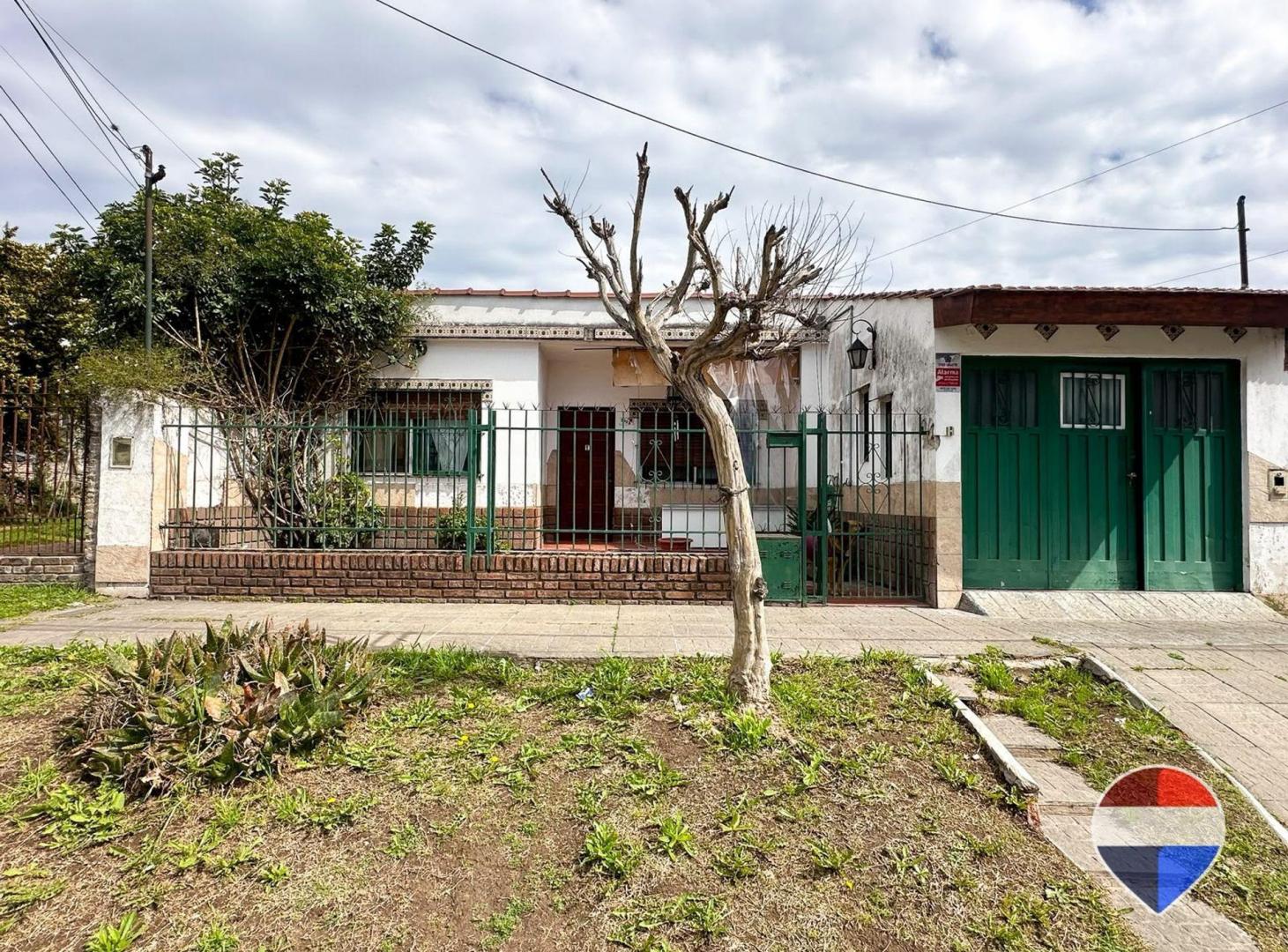 Foto de CASA EN VENTA MONTE GRANDE 4 AMBIENTES CON PARQUE, imagen 1