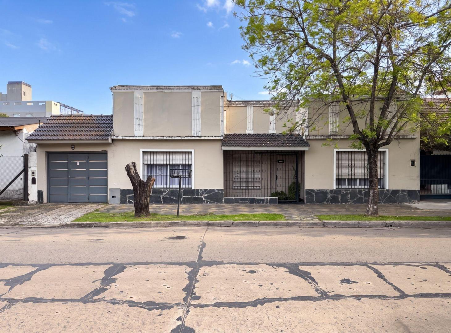 Foto de VENTA DE CASA DE 5 AMBIENTE EN MONTE GRANDE, imagen 1