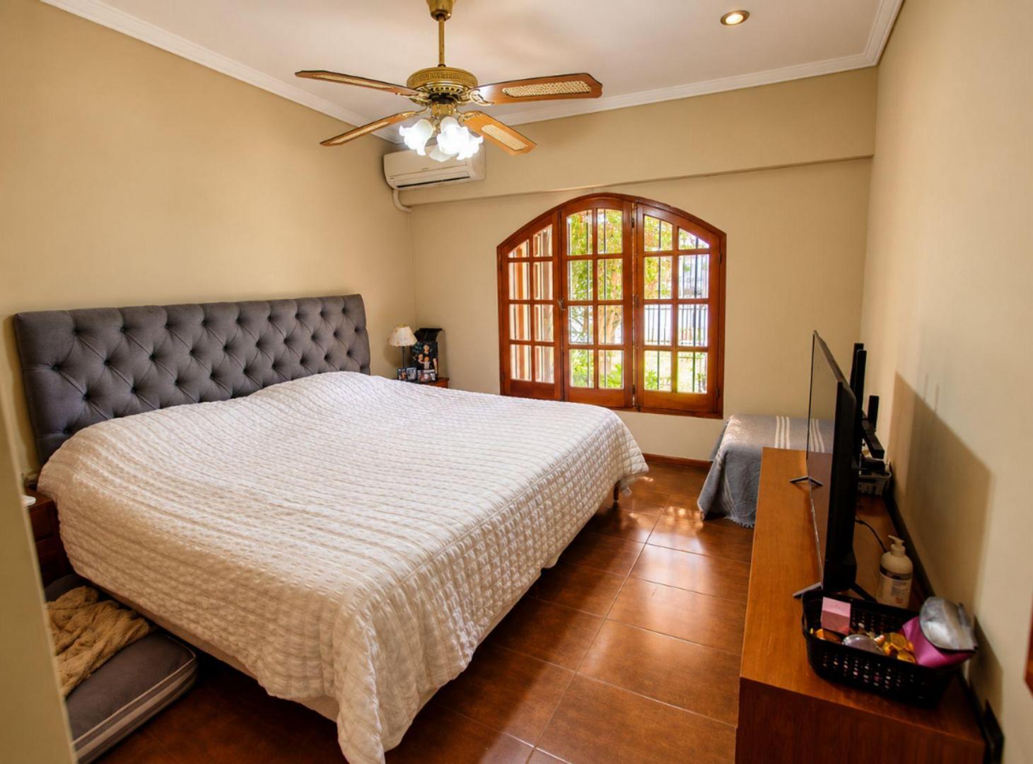 Foto de CASA VENTA TEMPERLEY 4 AMBIENTES COCHERA Y QUINCHO, imagen 4
