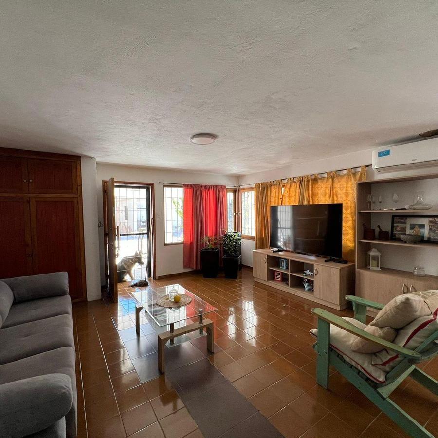 Foto de Complejo de 3 casas más salón comercial en venta - Guaymallén, imagen 2