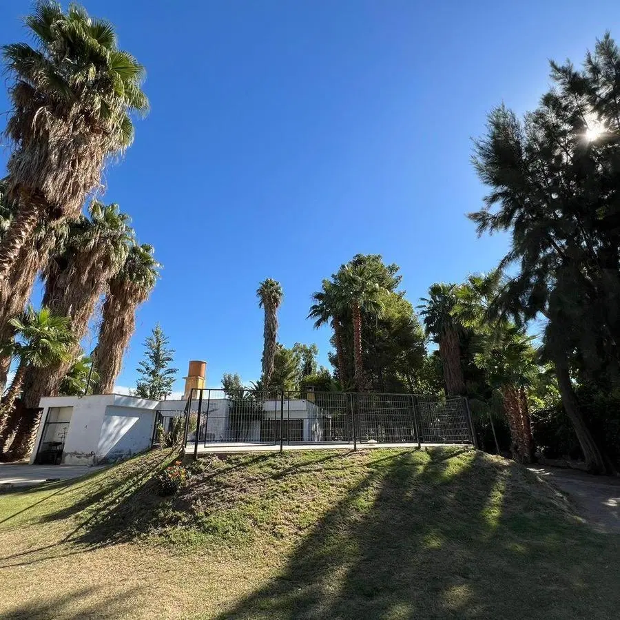 Complejo de 3 casas más salón comercial en venta - Guaymallén 5