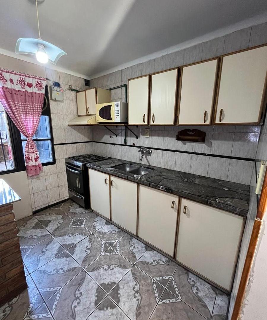 Foto de CASA EN VENTA EN CALLE FAMATINA RODEO DE LA CRUZ A METROS DE BANDERA DE, imagen 1