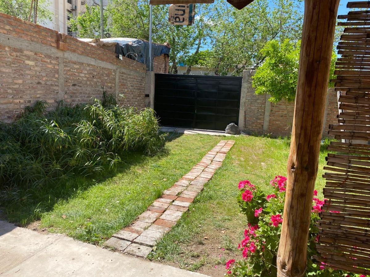 Foto de OPORTUNIDAD VENTA CASA CON GRAN TERRENO EXCELENTE UBICACION, imagen 1