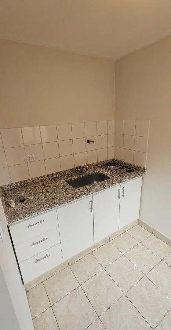 Oficina en Alquiler. Calle Santiago del Estero al 500 4