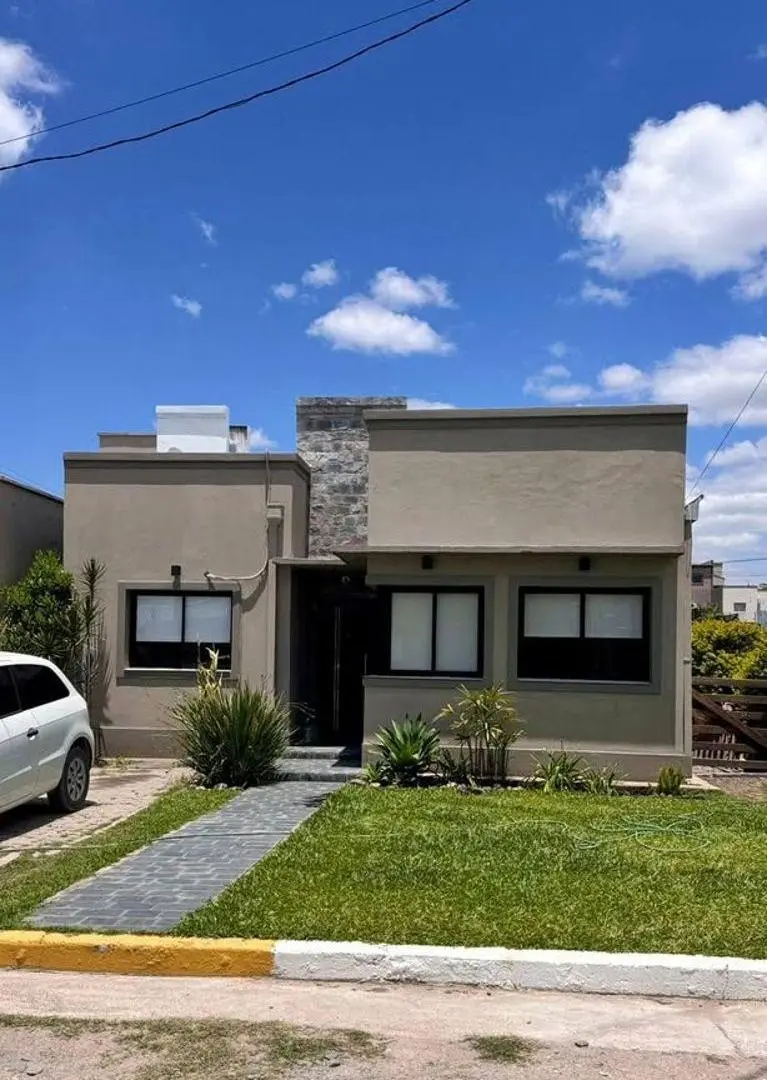 Venta Casa 2 Dorm. en Barrio Los Nogales Plaza 1