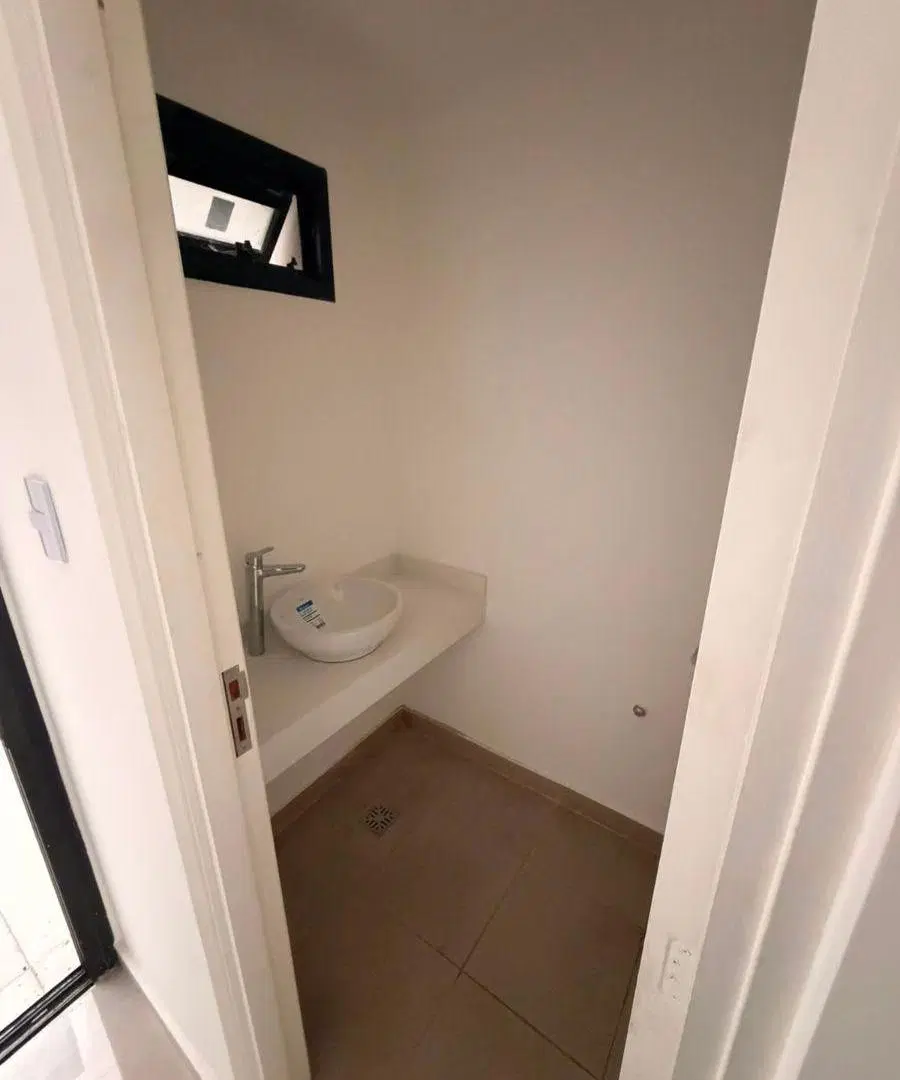 ALQUILER LOCAL COMERCIAL EN BARRIO SUR - ALBERDI 152 4
