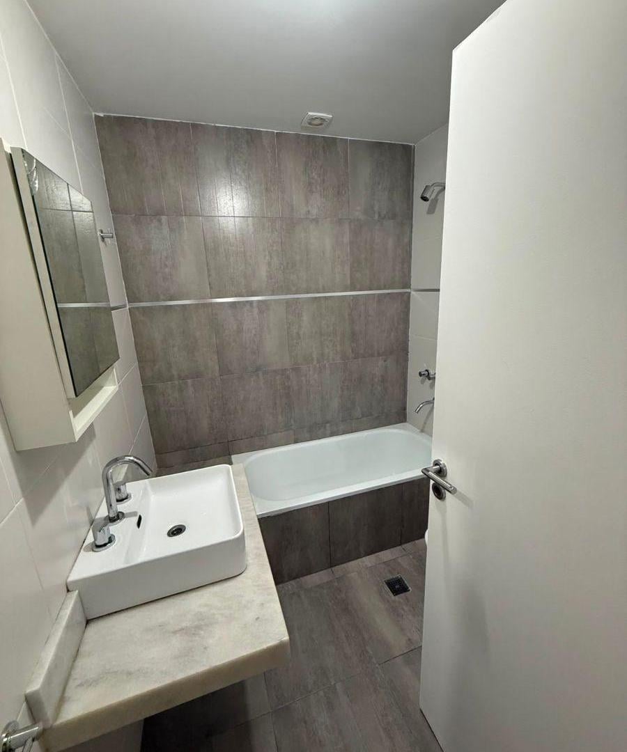 Foto de Departamento en Alquiler – Av. Perón 675, Piso 4, imagen 5