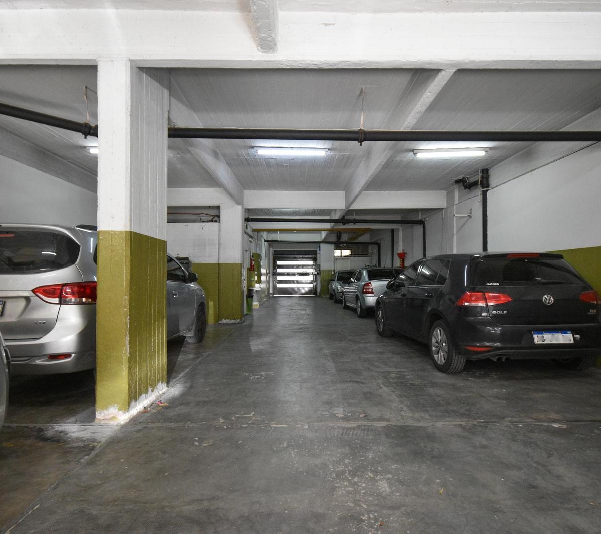 Venta Departamento 4 Ambientes Mas Dependencia Reciclado con Cochera y Balcon Al Frente 2