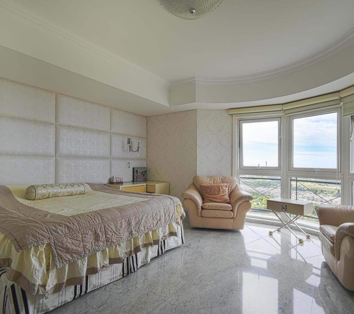 5 Ambientes Chateau Puerto Madero - 2 Cocheras 1 Bauleras - Piso Alto 5