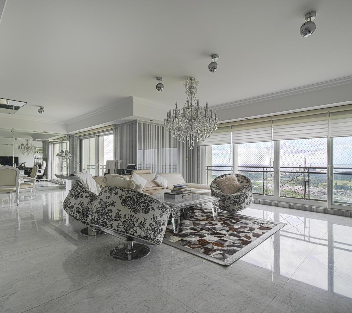 5 Ambientes Chateau Puerto Madero - 2 Cocheras 1 Bauleras - Piso Alto 2