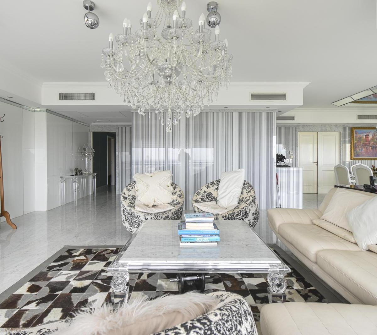 5 Ambientes Chateau Puerto Madero - 2 Cocheras 1 Bauleras - Piso Alto 1