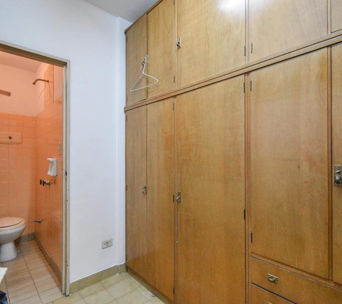 Venta Departamento 4 Ambientes con Dependencia en Piso Alto en Caballito 2