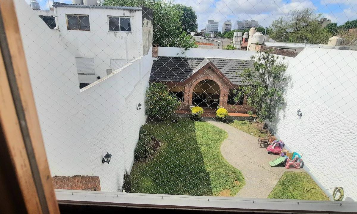 Venta Casa 5 Ambientes, Cochera Para Cinco Autos, Quincho y Parque en Villa Devoto 2