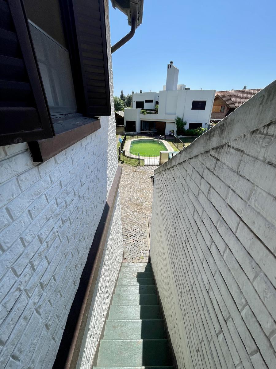 Venta Casa 6 Ambientes con Piscina en Hurlingham (Barrio Inglés) 3