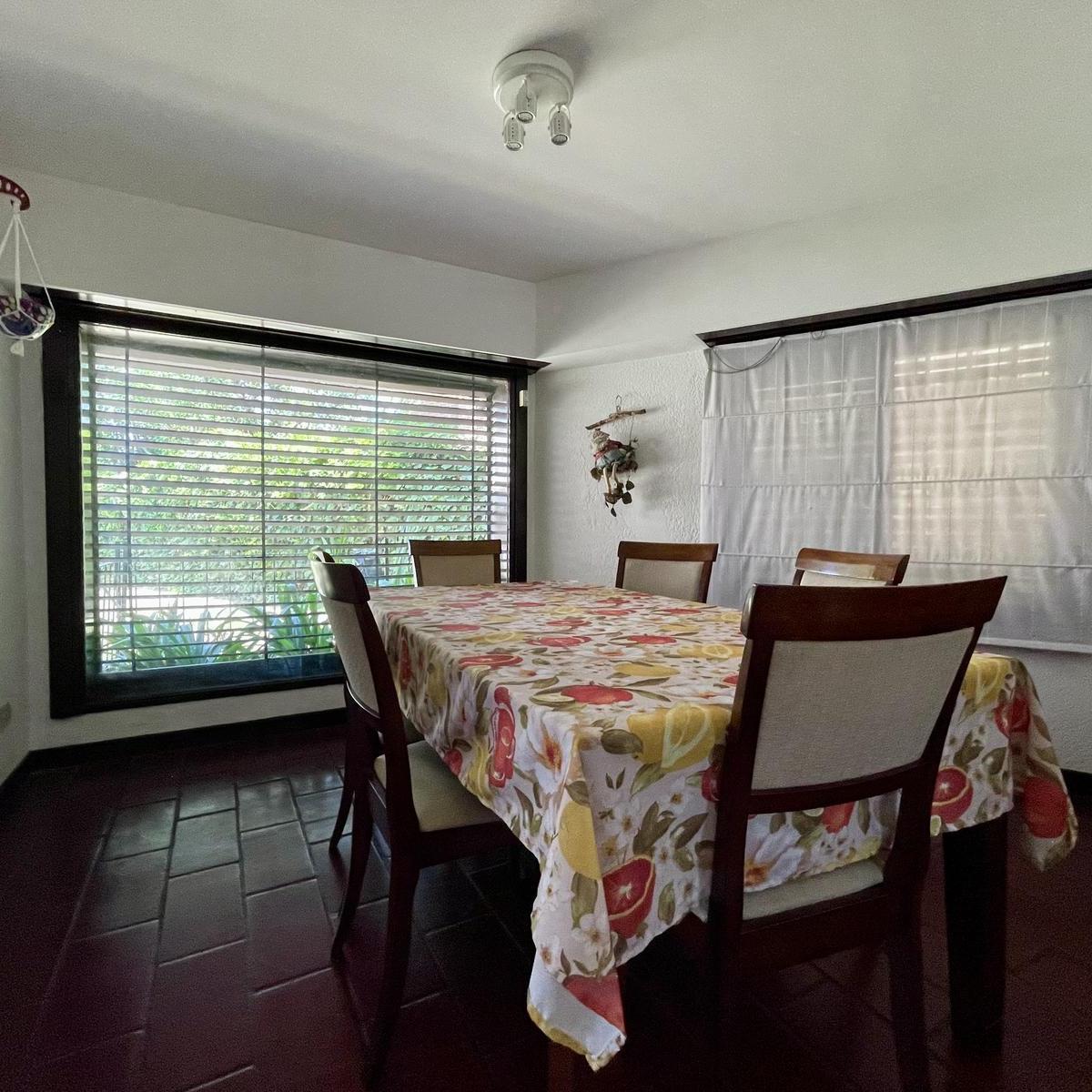Venta Casa 6 Ambientes con Piscina en Hurlingham (Barrio Inglés) 2